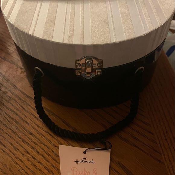 -****BARBIE****** - Picture 2 of 5